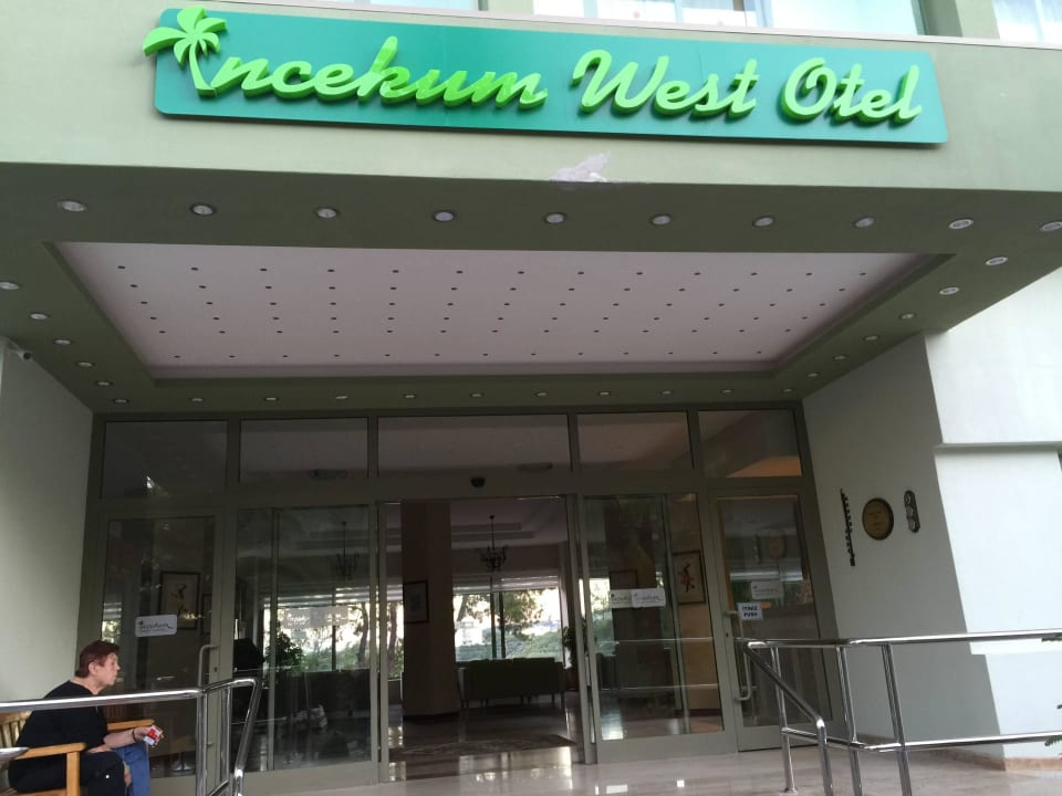 Eingang İncekum West Hotel