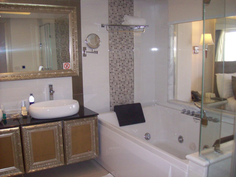 Neues Deluxe Jacuzzi Zimmer 2217 Premier Le Reve Hotel & Spa