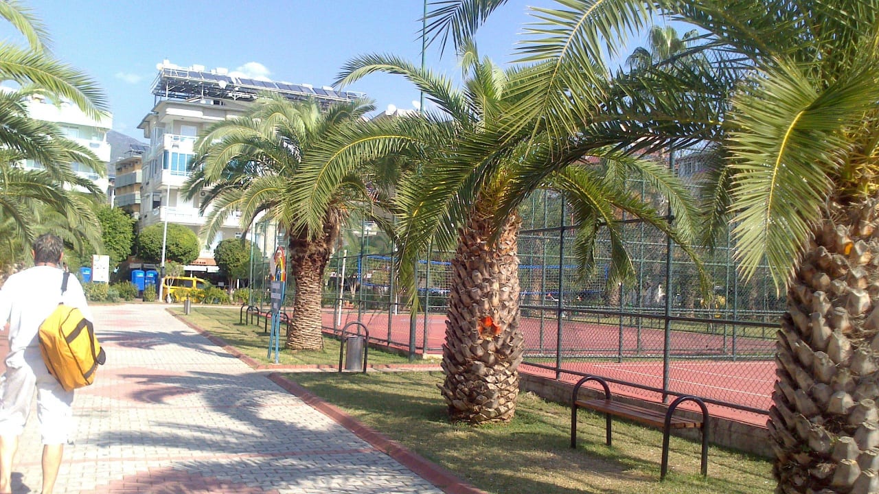 Weg vom Strand zum Hofel Hotel Aslan City Kleopatra