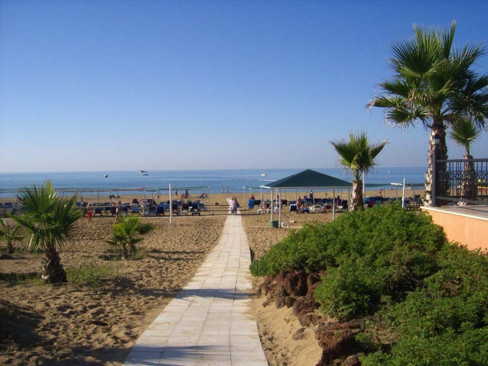 Strand Club Grand Side