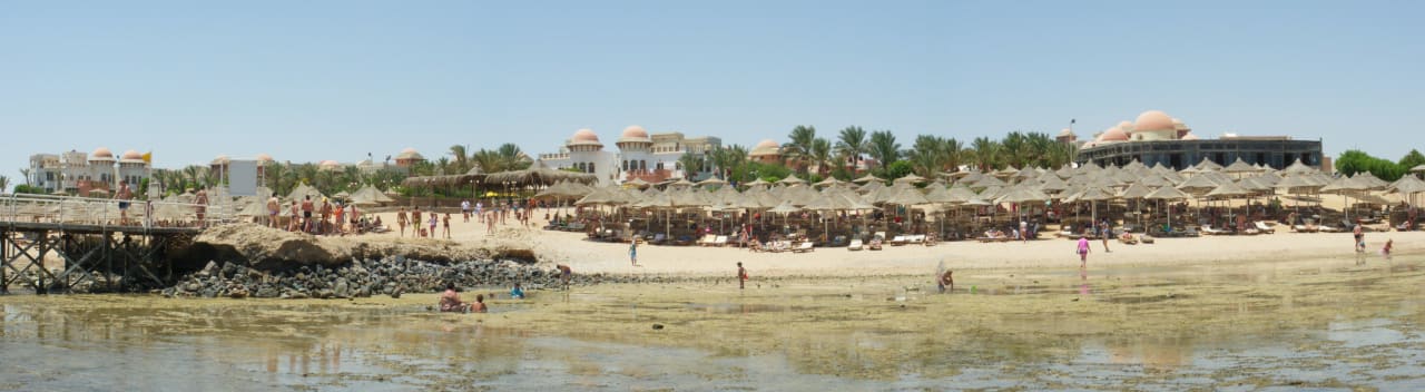 Panoramafoto vom Strand Serenity Alpha Beach