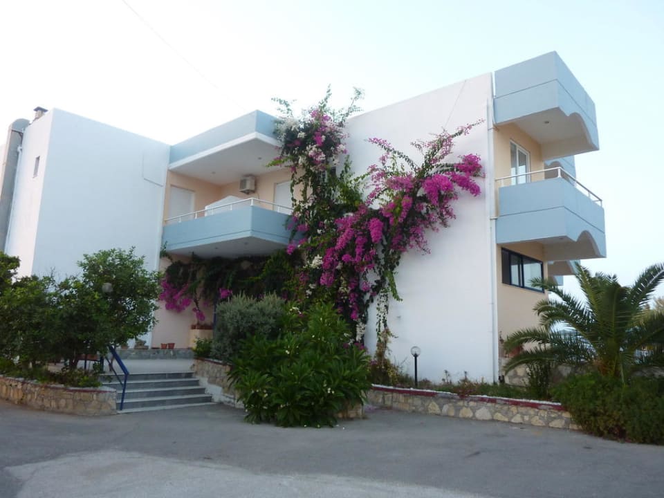 Hofansicht in Richtung Strand Hotel Kathrin Beach