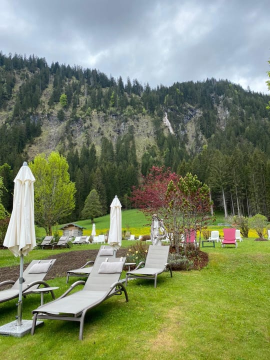 Gartenanlage Wellnesshotel ...liebes Rot-Flüh