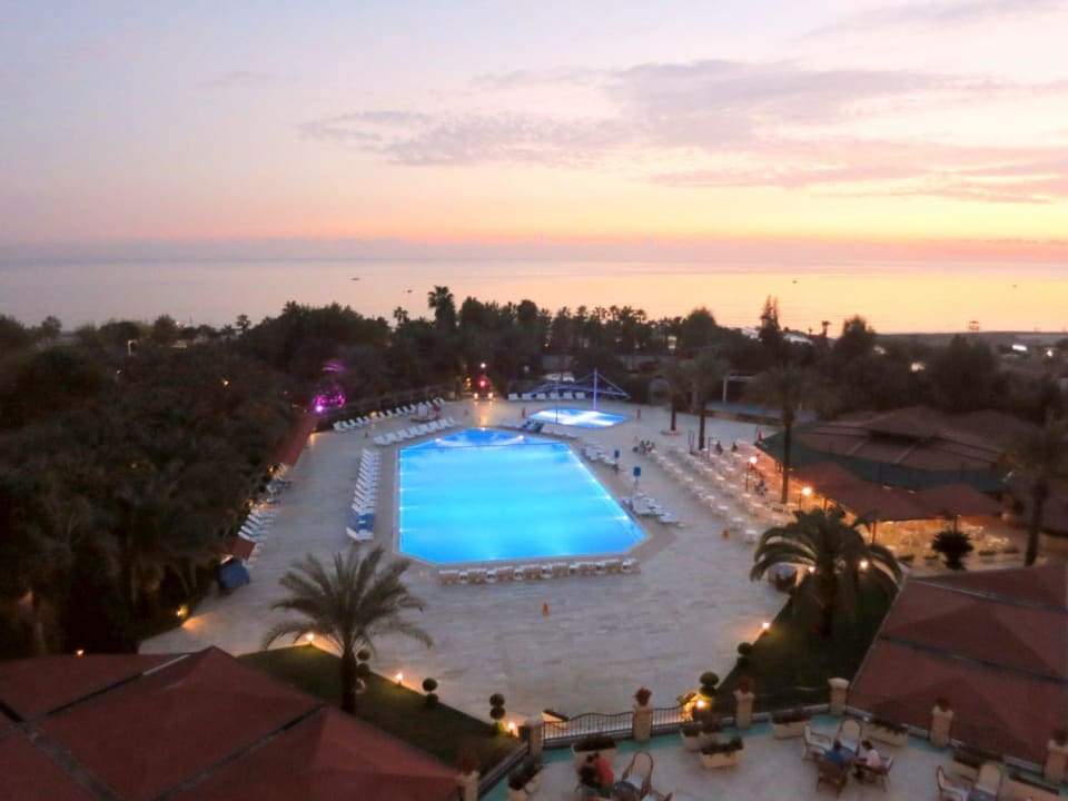 Aussicht abends Hotel Miramare Beach