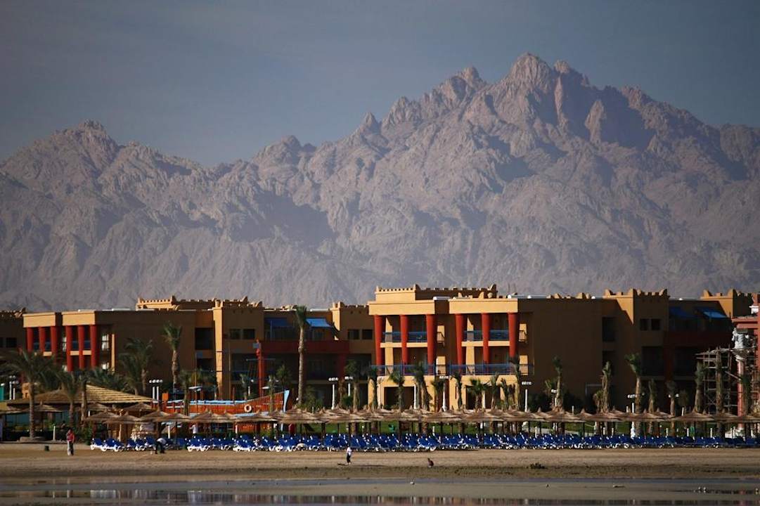 Vedlejší pláž Titanic Beach Spa & Aqua Park