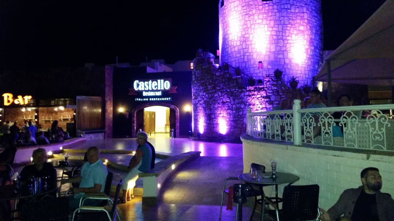 Abends kann man immer schön sitzen, trinken,tanzen Pickalbatros Dana Beach Resort - Hurghada