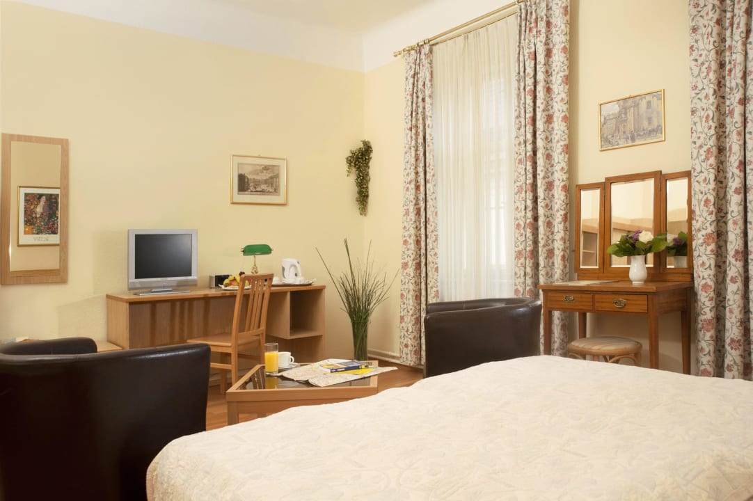 Doppelzimmer SUPERIOR / Doubleroom SUPERIOR Hotel Graf Stadion