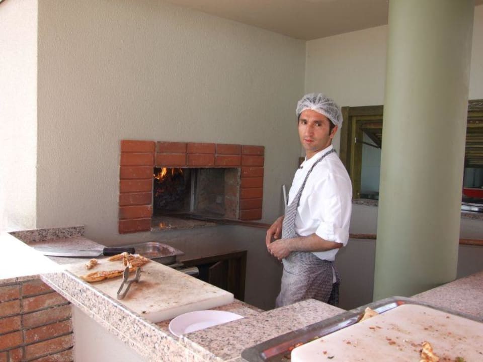 Pizzabäcker am Tandoori Restaurant  (Mittagszeit) Limak Lara Deluxe Hotel & Resort