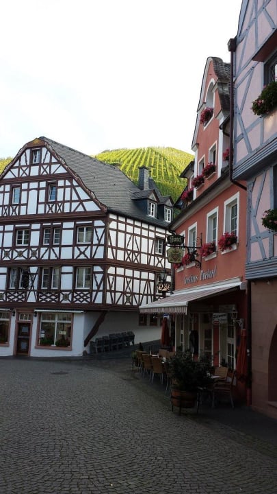 Top Lage Hotel Gast-und Weinhaus Burkard
