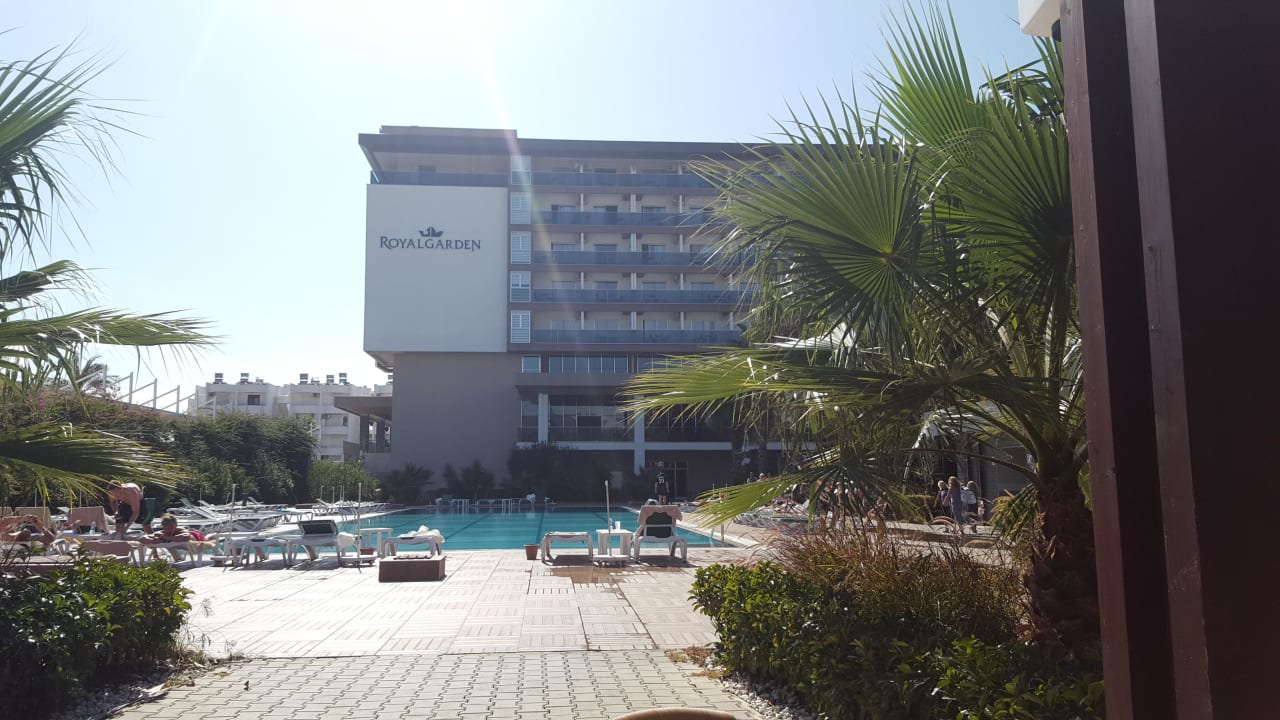 Von der Poolbar aus Hotel Royal Garden Beach
