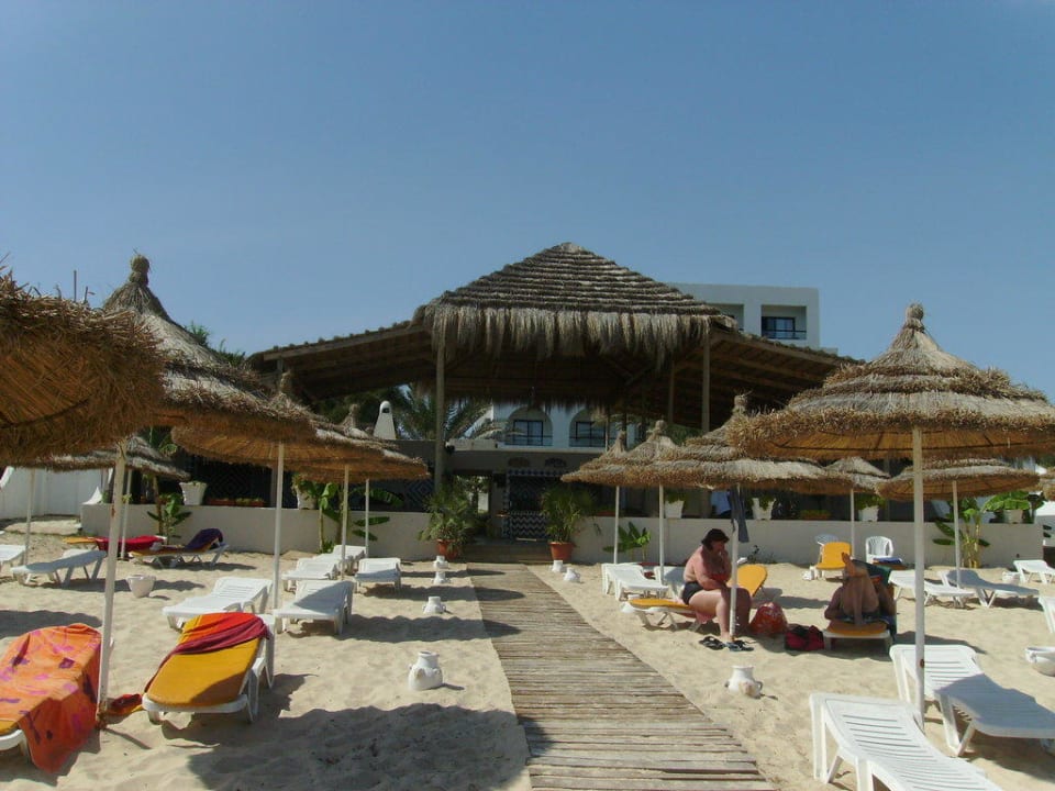 Hotelstrand mit Strandbar Hotel Royal Nozha