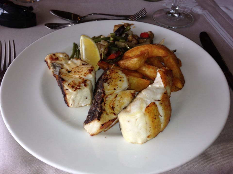 Gegrillter Seehecht VIVA Cala Mesquida Suites & Spa 16+