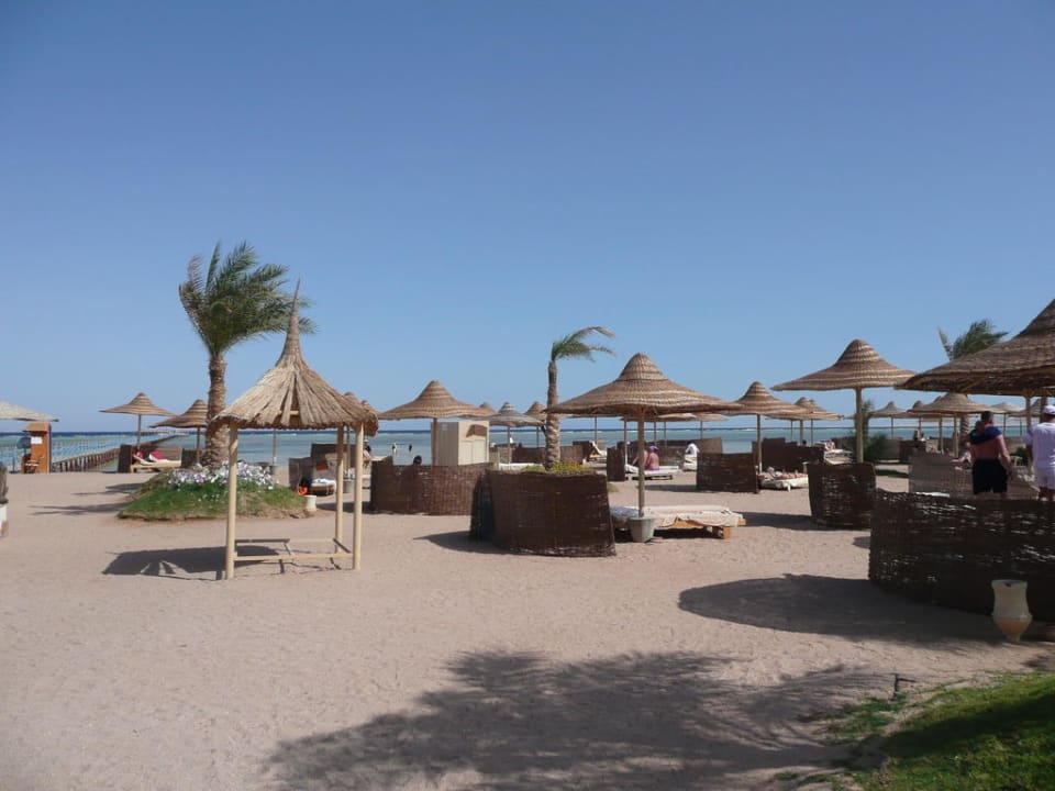 Liegen am Strand Pickalbatros Royal Moderna Resort-Sharm El Sheikh