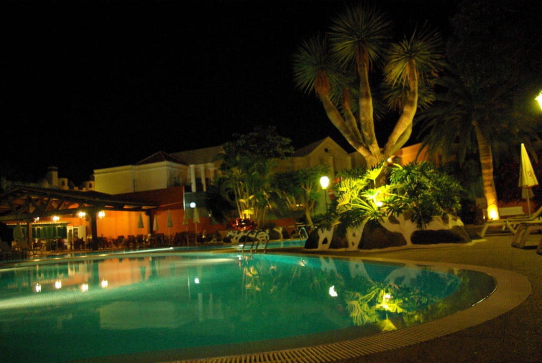 Abendstimmung am Pool Adrián Hoteles Colón Guanahaní - Adults only