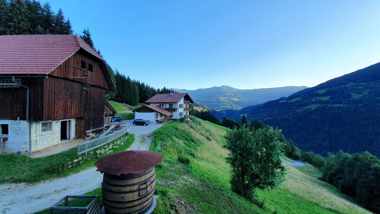Außenansicht Bauernhof - Carmen und Heinz Rauter