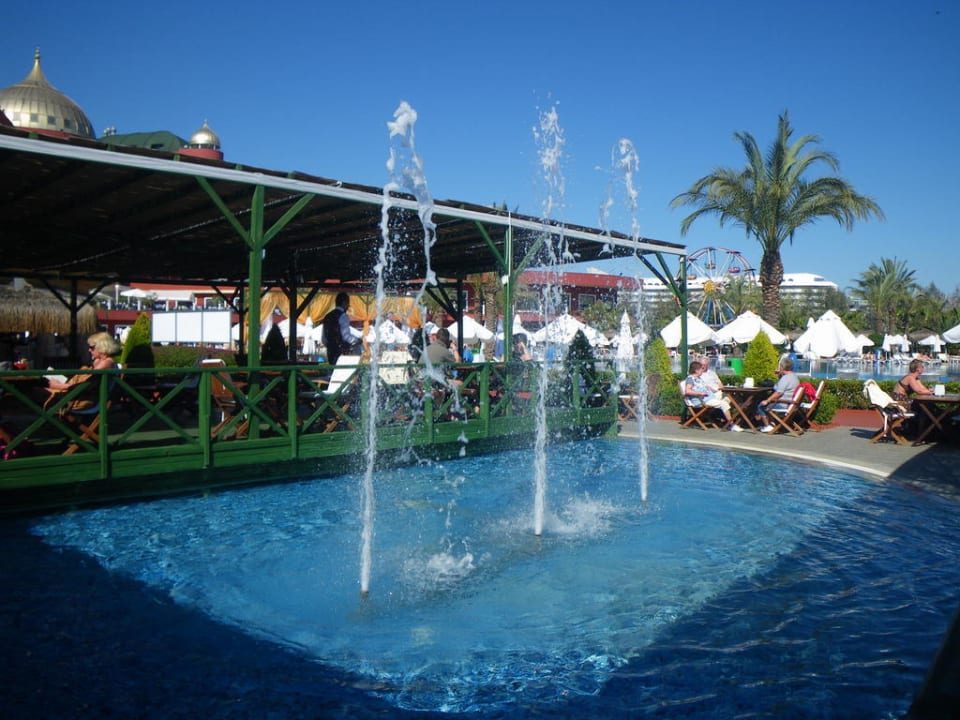 Wasserspiele an der Poolbar Hotel Delphin Palace