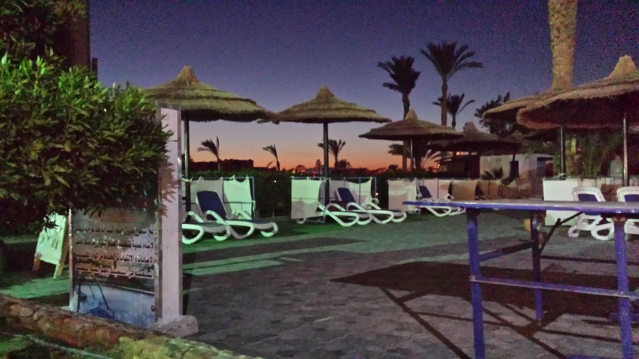 View of  the sunset during diner Panorama Bungalows Resort El Gouna