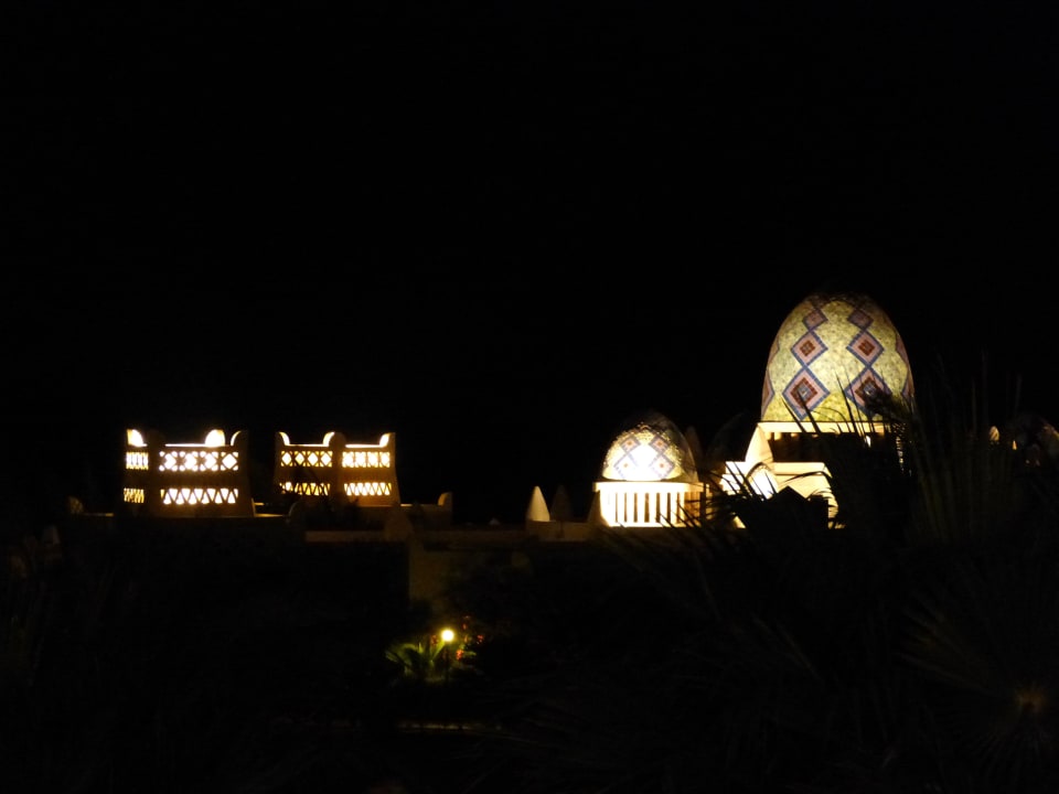 Schöne beleuchtete Anlage Hotel Riu Karamboa
