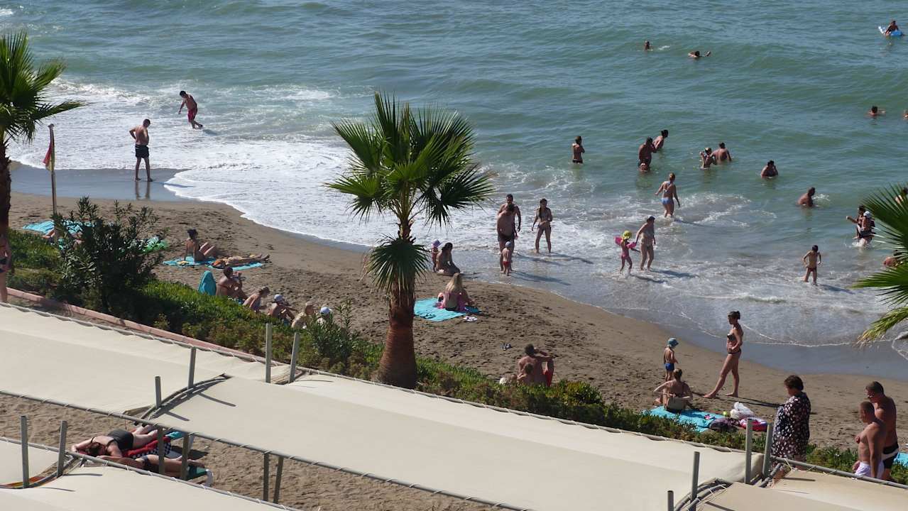 Strand neben Dreizack Vikingen Infinity Resort & Spa