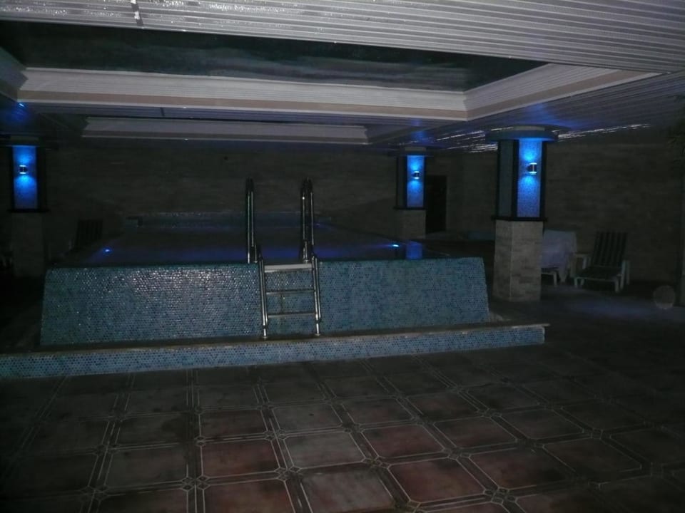 Hallenbad im Spa-Bereich Tac Premier Hotel & Spa