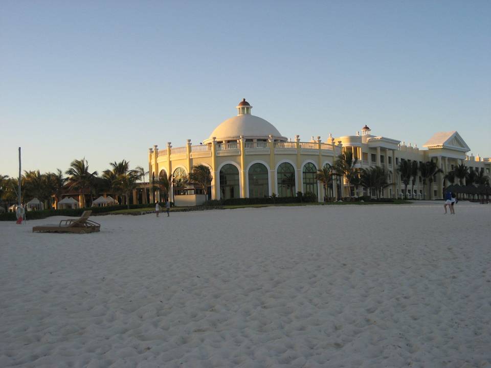 Die Anlage in der Abendsonne JOIA Paraiso by Iberostar