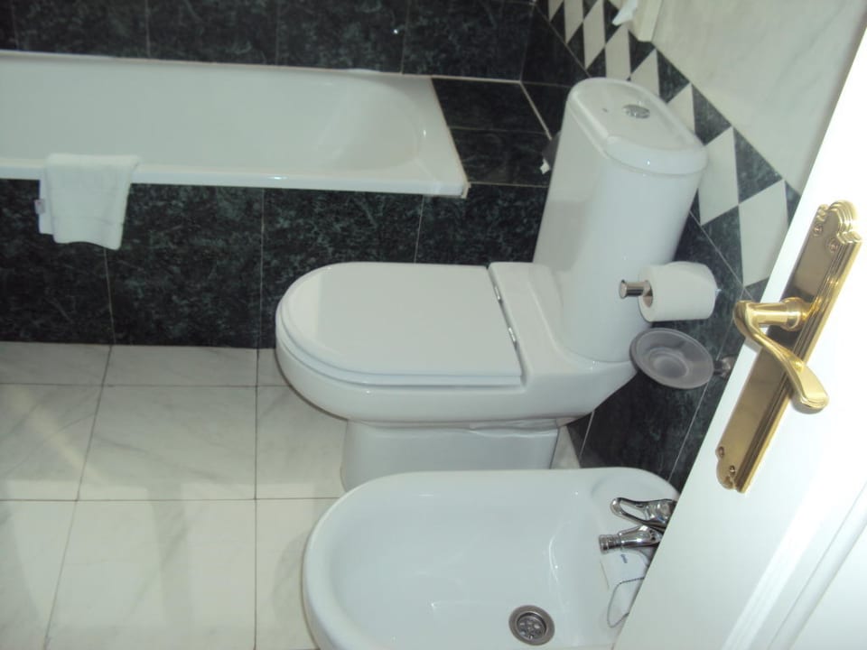 Blick ins Bad Hotel Madrid Chamartín by Melia