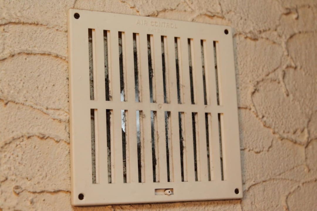 Verdreckte Lüftung im Bad Hotel Astel