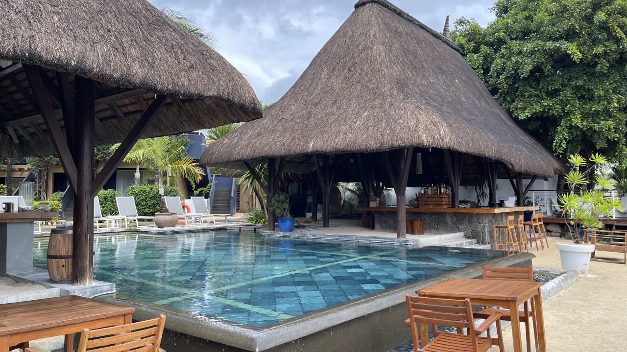 Pool Veranda Pointe aux Biches Hotel