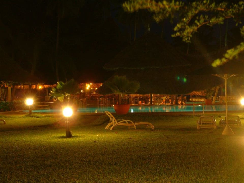 Anlage am Abend Neptune Paradise Beach Resort & Spa