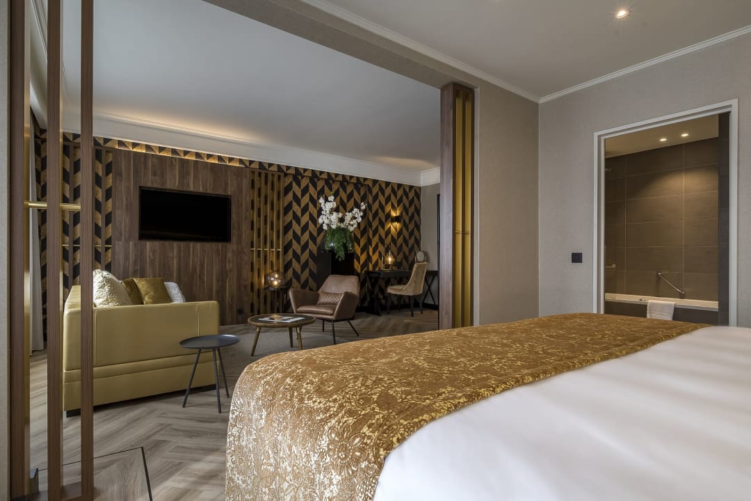 Zimmer Leonardo Hotel Antwerp The Plaza