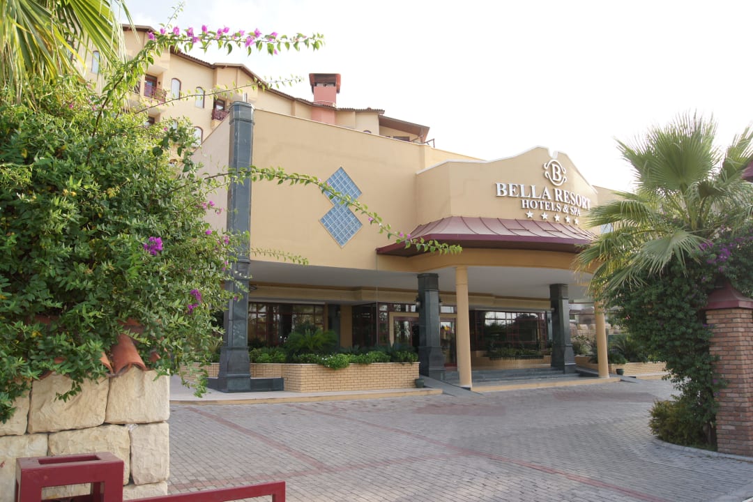 Hoteleingang Bella Resort & Spa