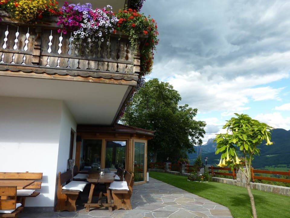 Schön zum draußen sitzen  Boutique Pension Erlacher – Adults Only