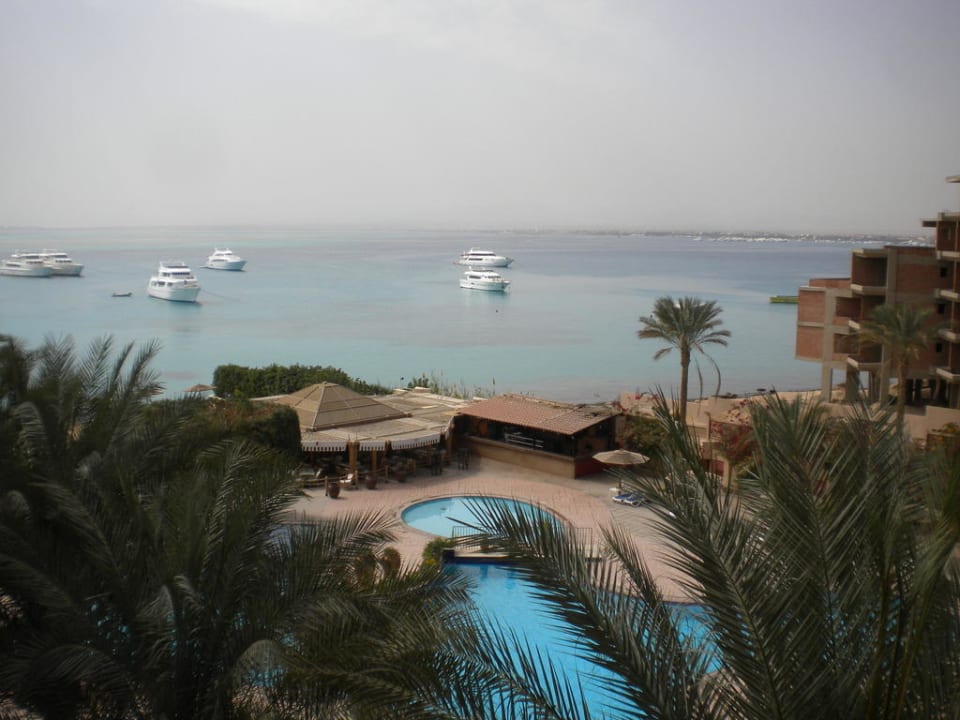 Schöner Blick - wenn man die Bauruine ausblendet Marriott Hurghada Beach Resort