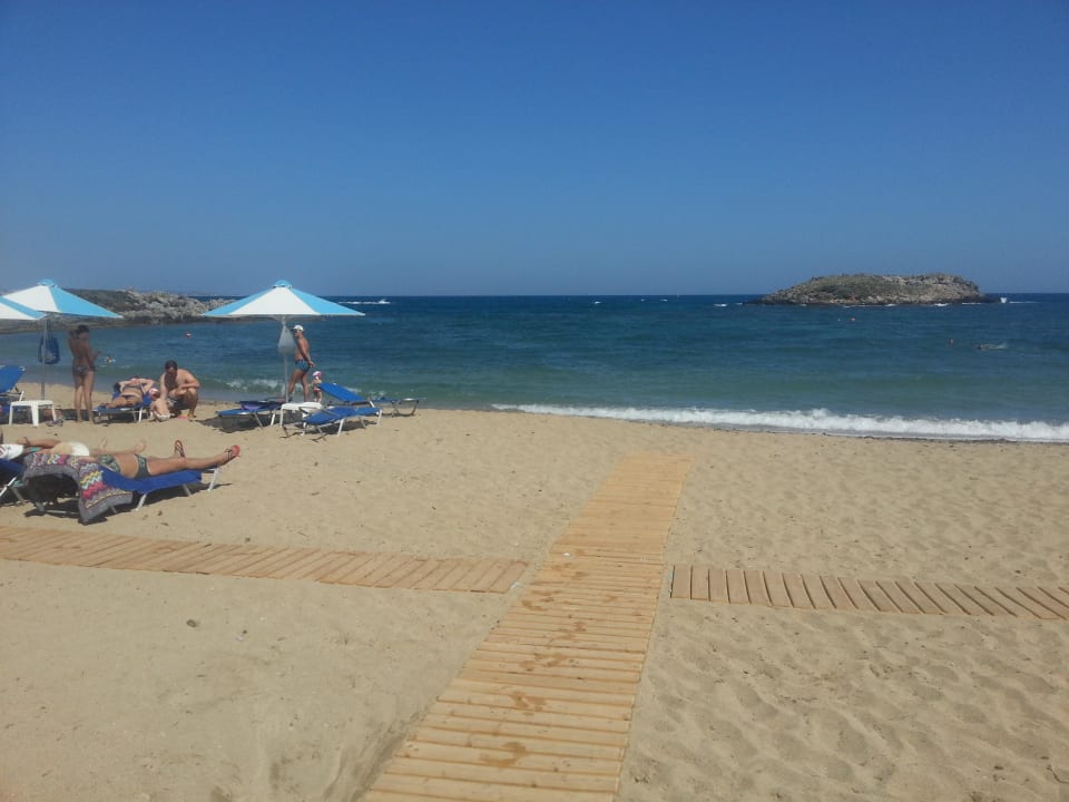 Strand und immer Liegen frei. Grecotel Meli Palace