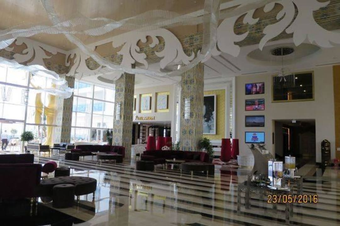 Eingangshalle Azura Deluxe Resort & Spa Hotel