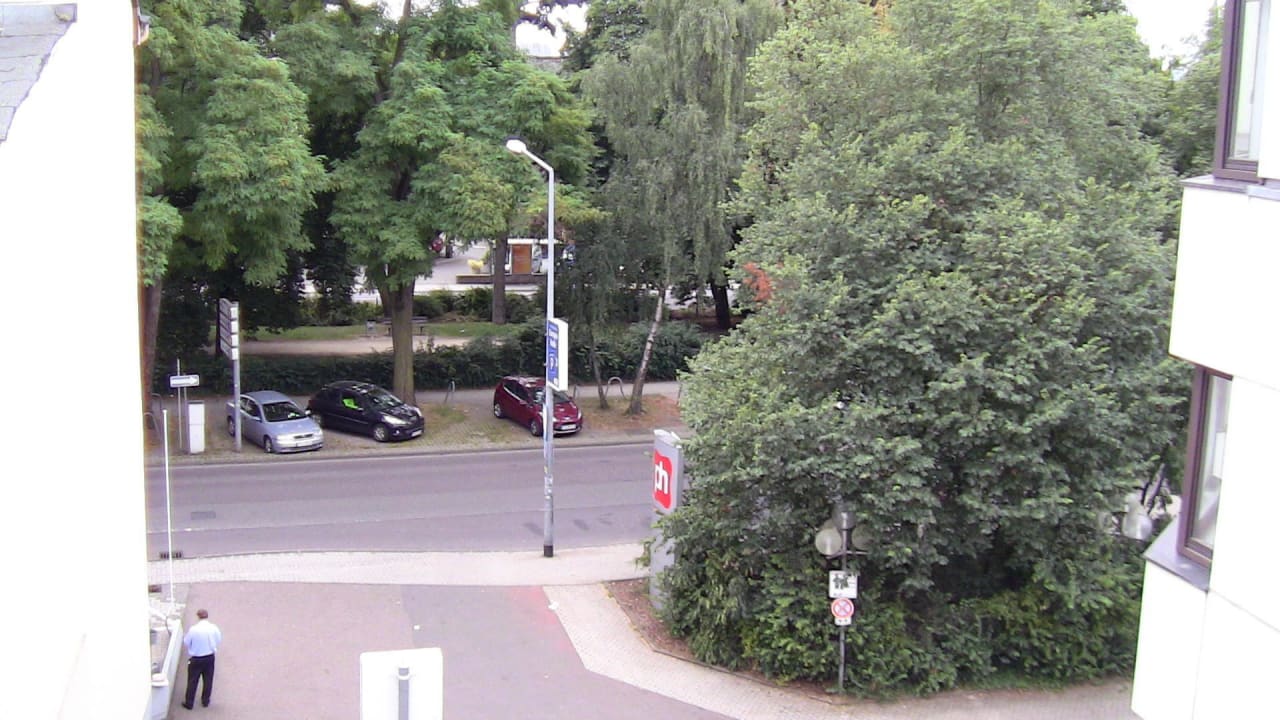 Sicht auf den Parkplatz vor dem Hotel Best Western Hotel Trier City