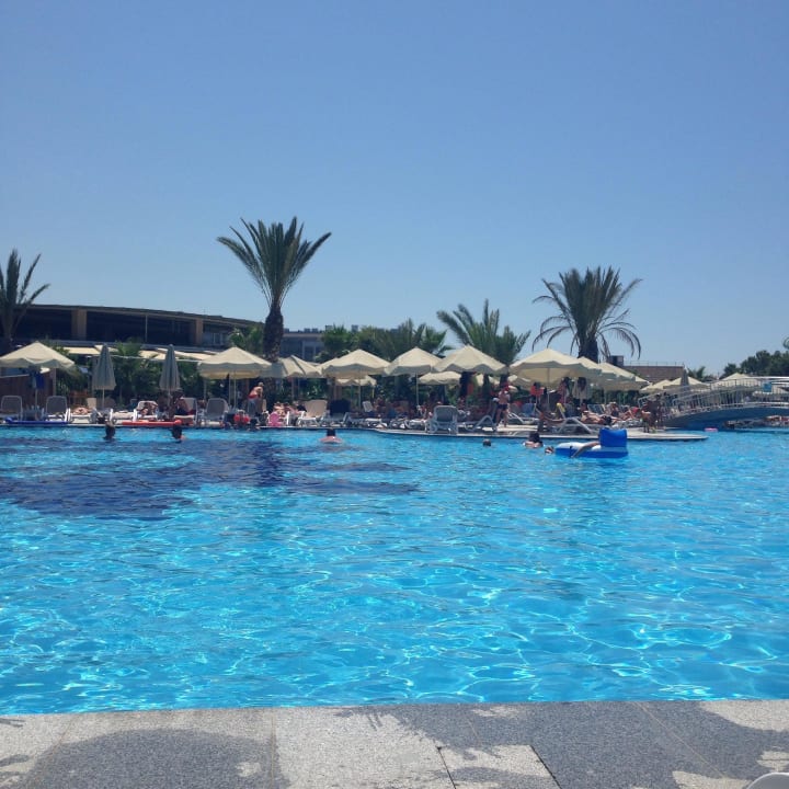Sehr schöner Pool Sunmelia Beach Resort