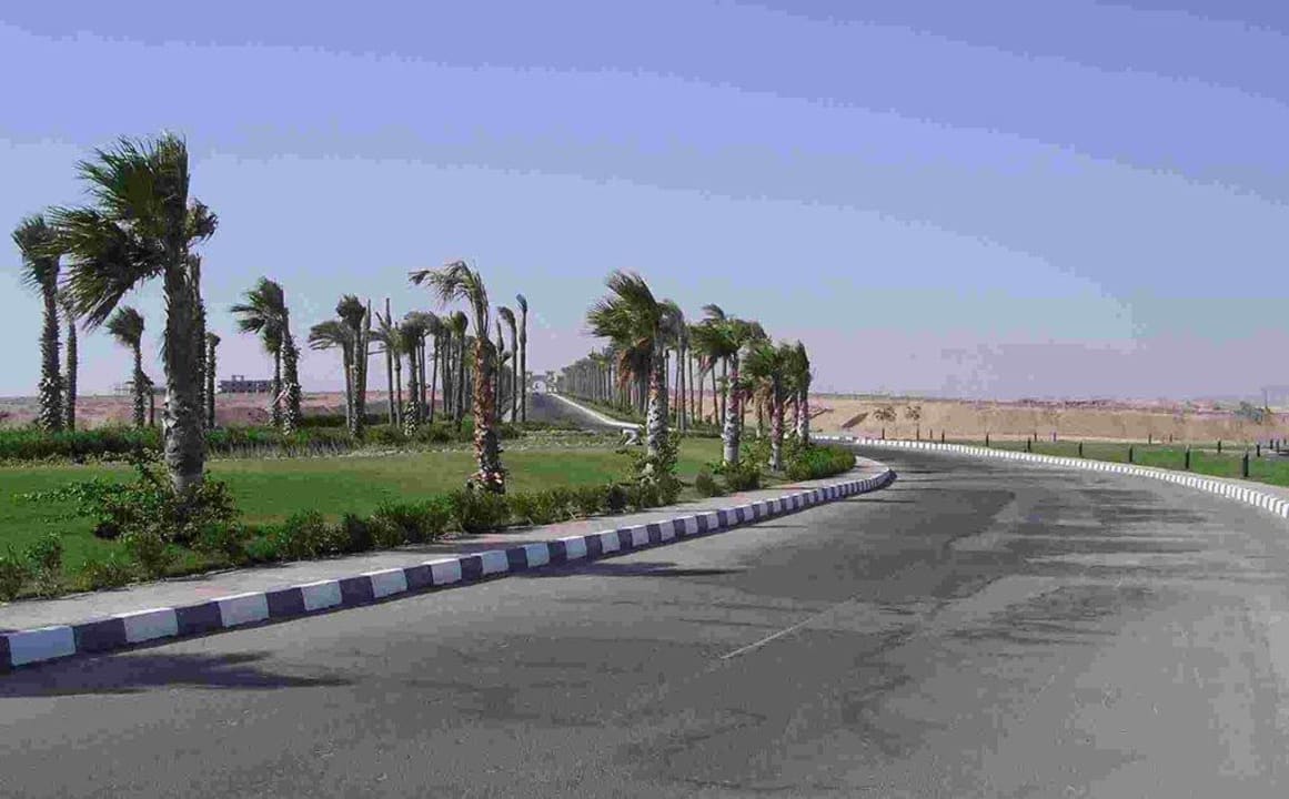 Einfahrt in die Anlage Cleopatra Luxury Resort Makadi Bay
