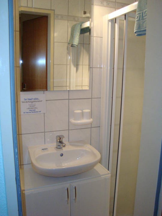 Bad in Zimmer 3 Hotel Garni NordDeicher 210