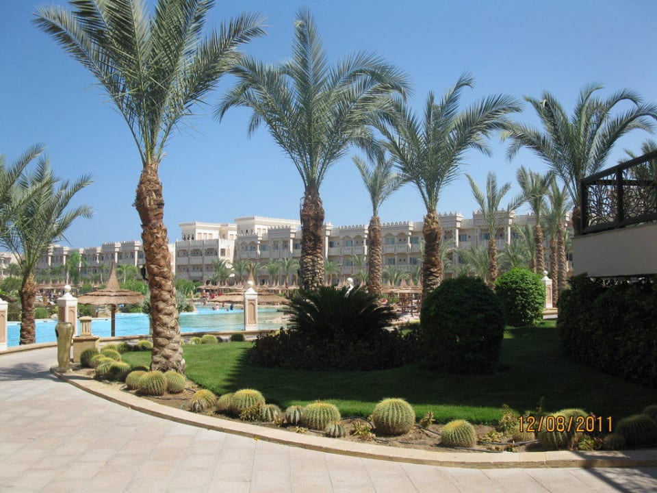Территория Pickalbatros Palace Resort