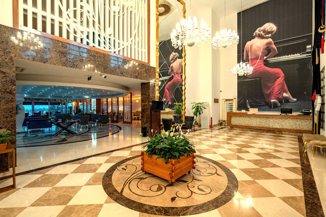 Lobby Justiniano Deluxe Resort