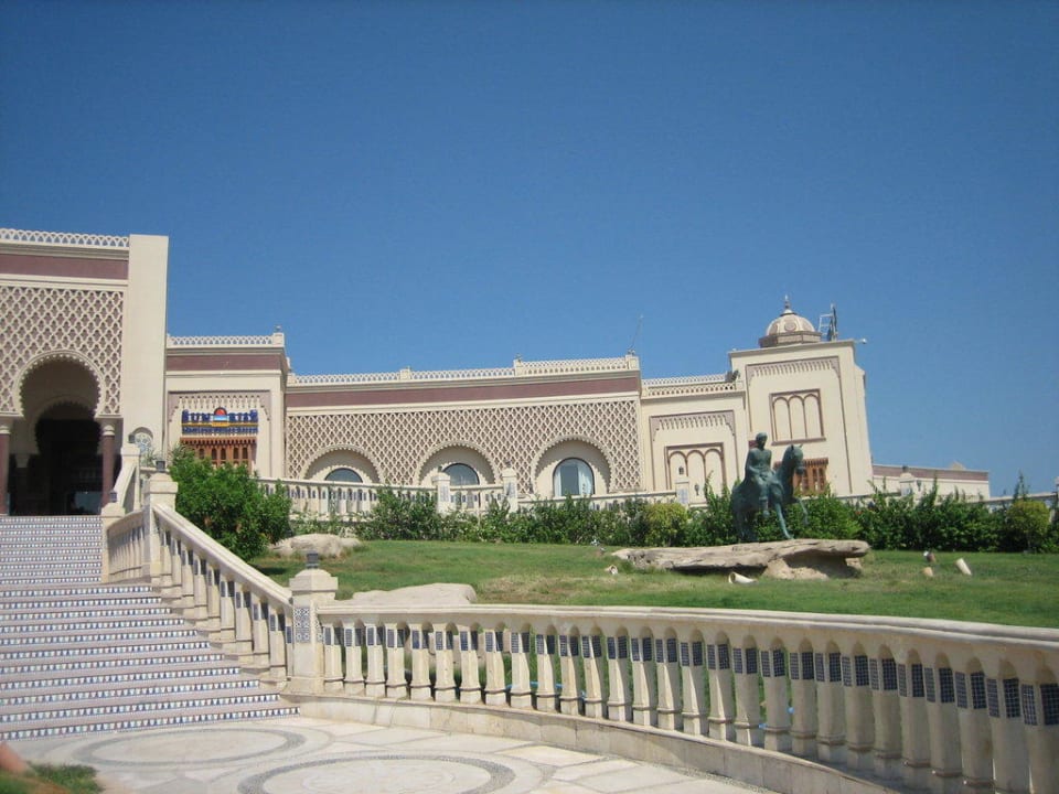 Einfahrt zum Hotel Sentido Mamlouk Palace Resort