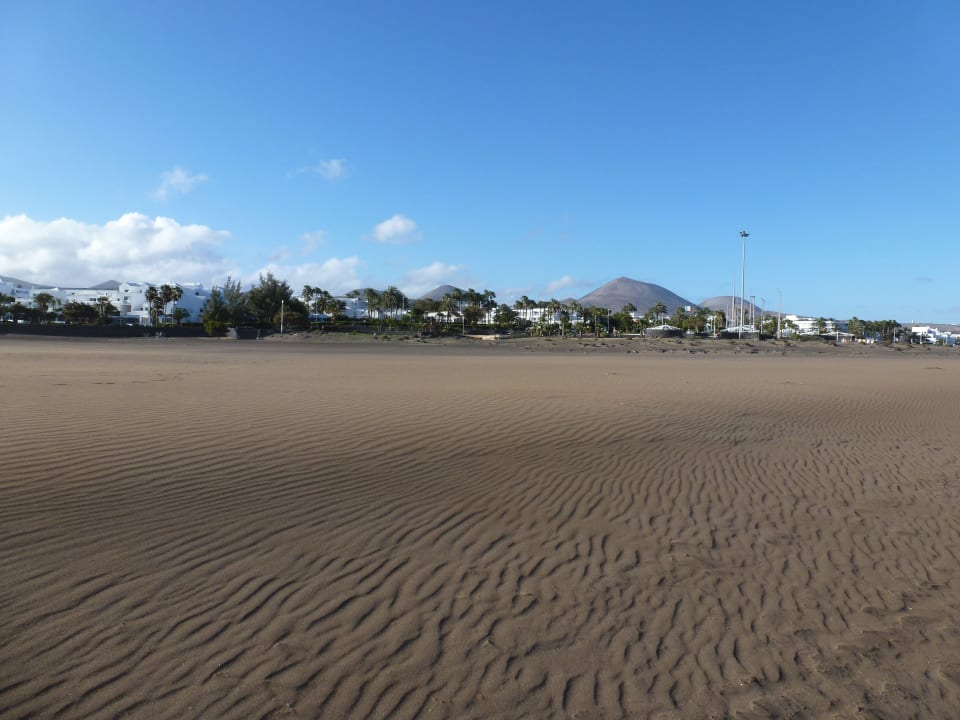 Blick vom Meer Richtung Berge, Puerto de los Pocillos Hotel Las Costas