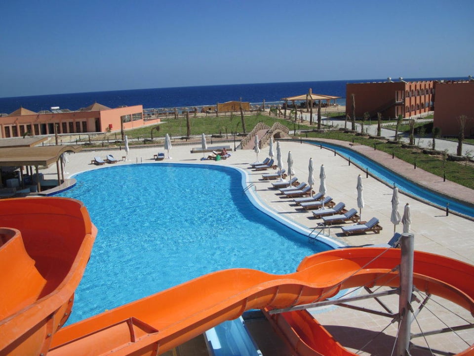 Pool mit Wasserrutsche Three Corners Happy Life Beach Resort