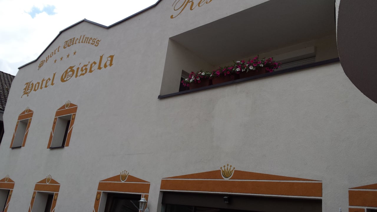 Frontansicht Hotel Gisela