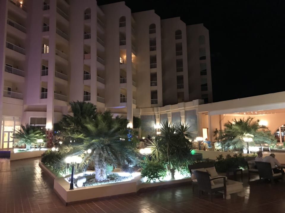 Blick in den Innenhof Marriott Hurghada Beach Resort