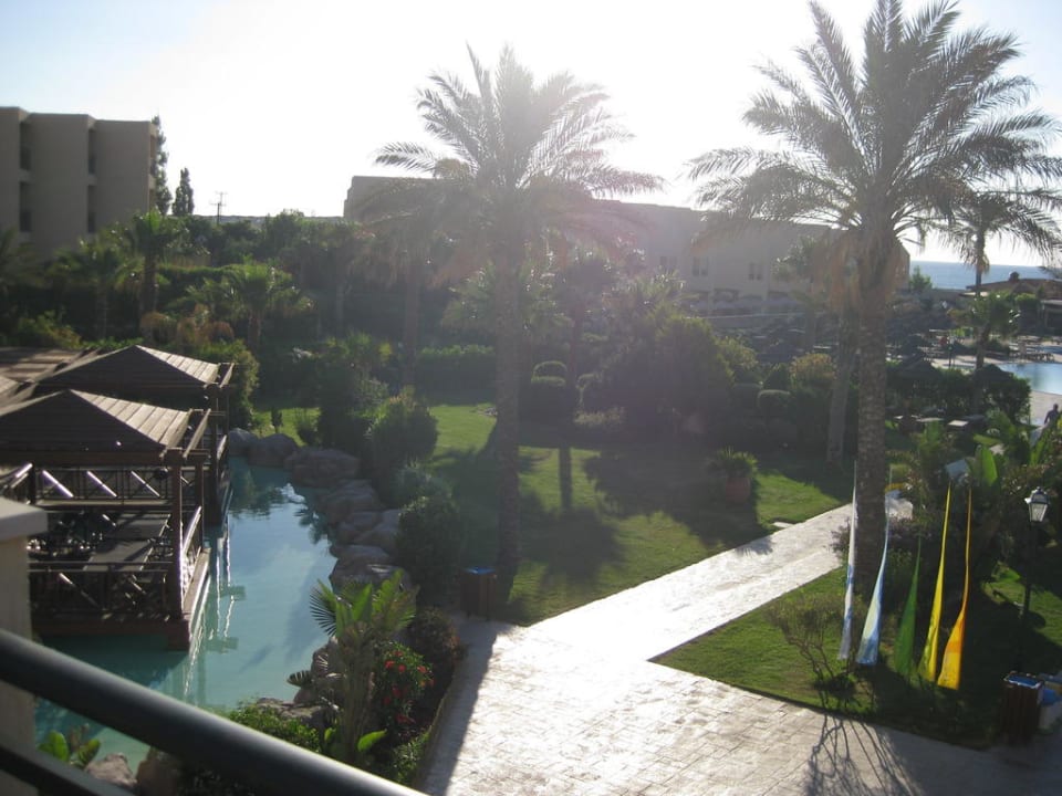 Lagune mit asiatischem Resteraunt Atlantica Aegean Blue