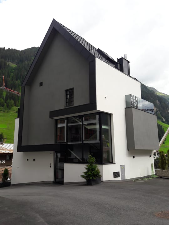 Außenansicht Hotel Alpina