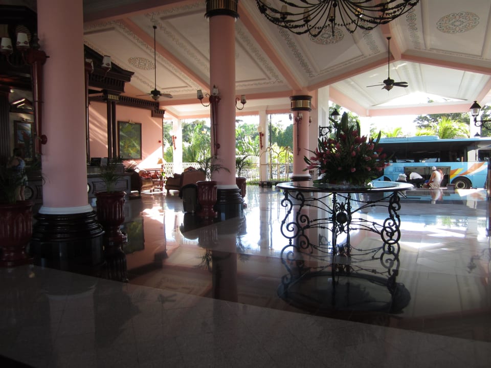 Lobby und Eingang Hotel Riu Palace Tropical Bay