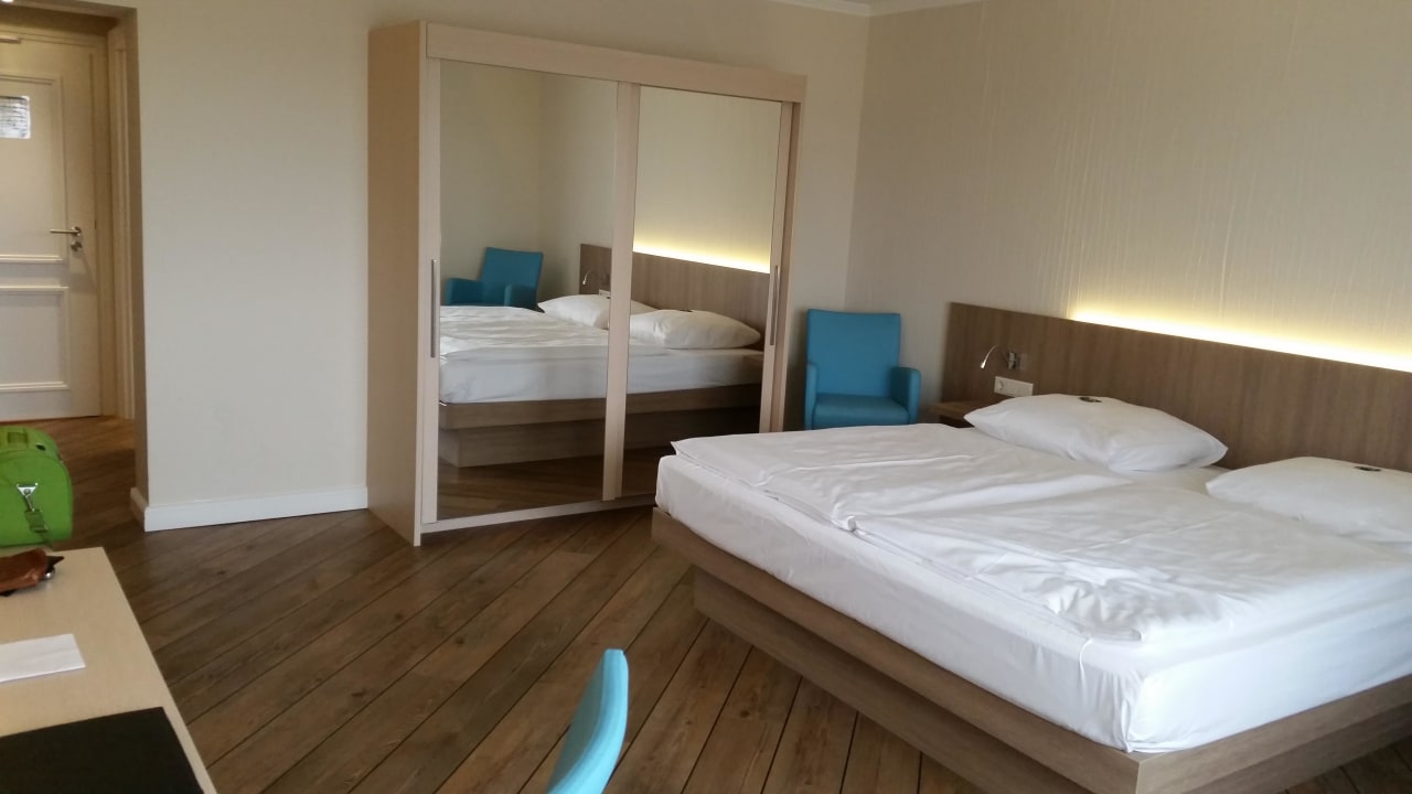 Riesiges, bequemes Bett Hotel Vier Jahreszeiten Lübeck